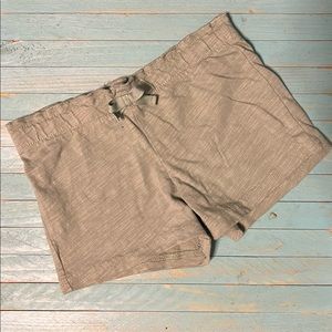 Olive Green pull on shorts. 4t.